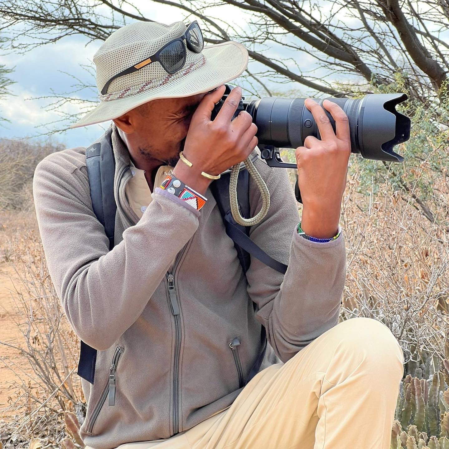Expert Safari Guide helping clients with taking photos in Serengeti National Park | East Africa Safari Guides